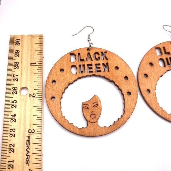 Wooden Black Queen Disk Earrings - Picture 4 of 5